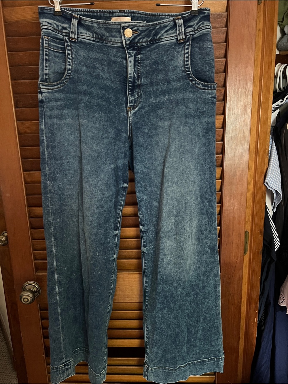KUT Classic wide leg high rise Jeans in Washed Blue